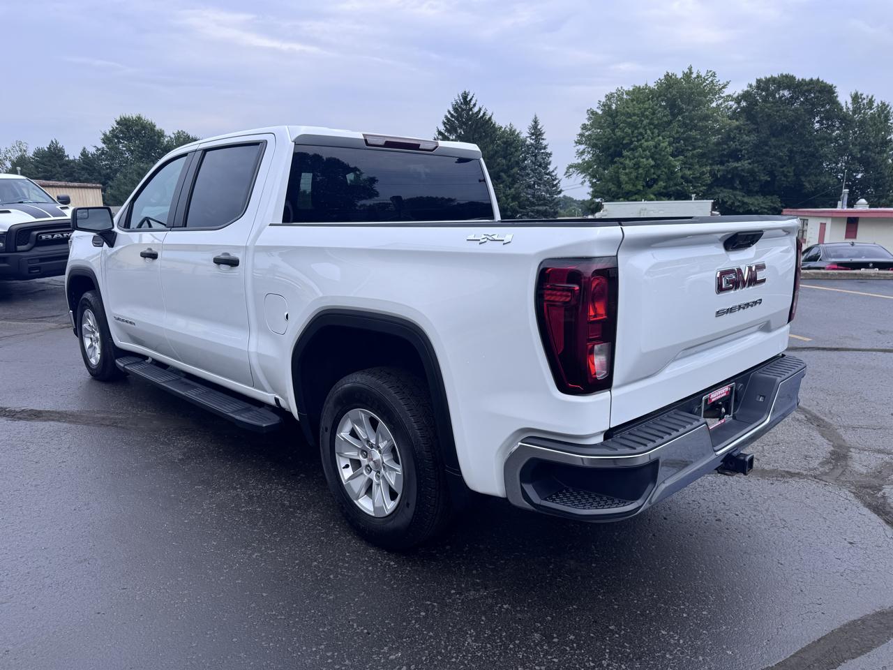 GMC Sierra 1500 4WD Crew Cab 147" Pro 2024