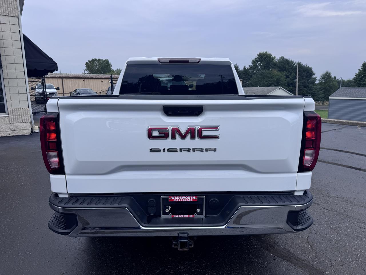GMC Sierra 1500 4WD Crew Cab 147" Pro 2024