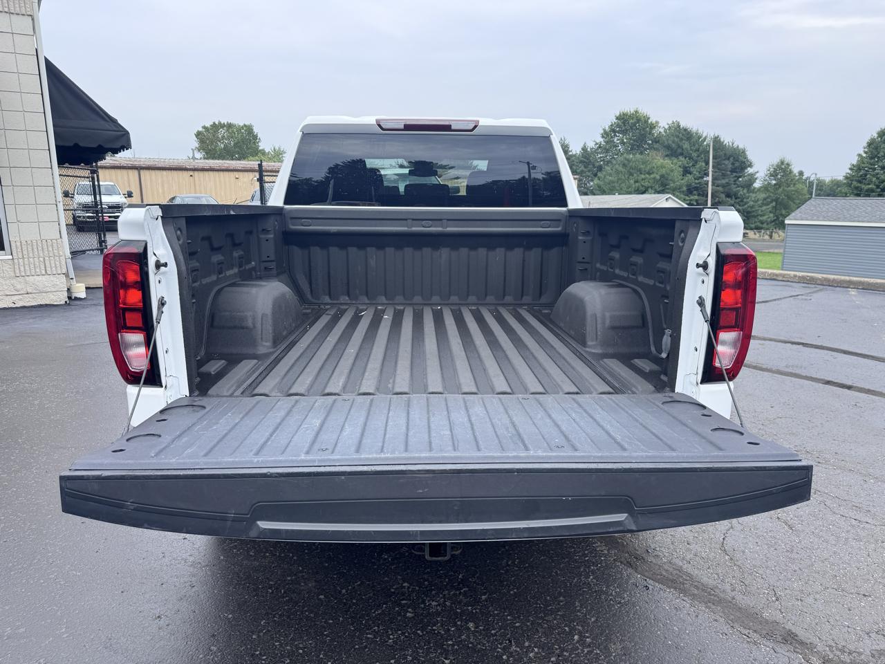 GMC Sierra 1500 4WD Crew Cab 147" Pro 2024