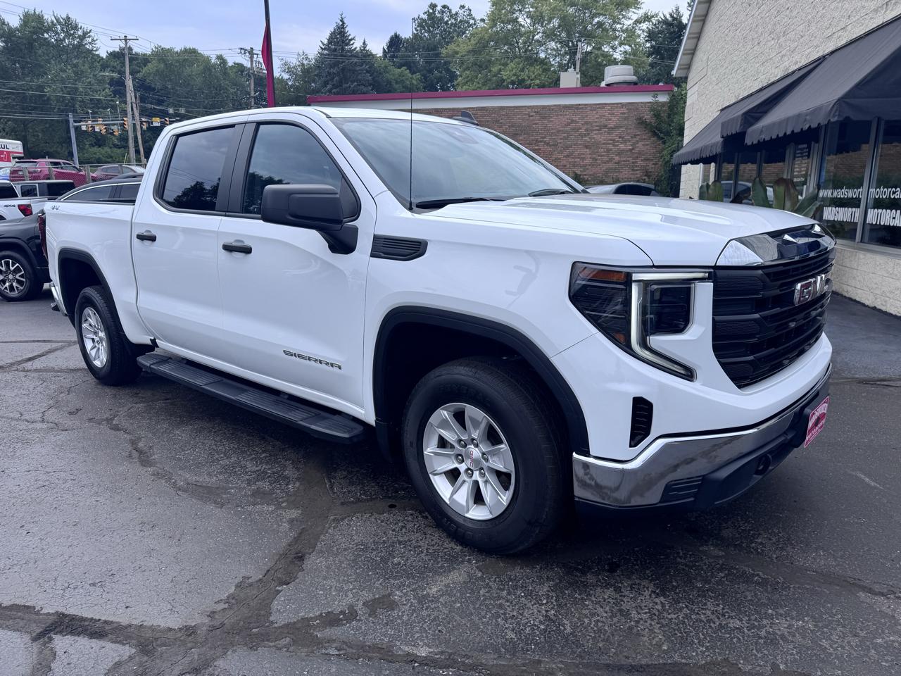 GMC Sierra 1500 4WD Crew Cab 147" Pro 2024