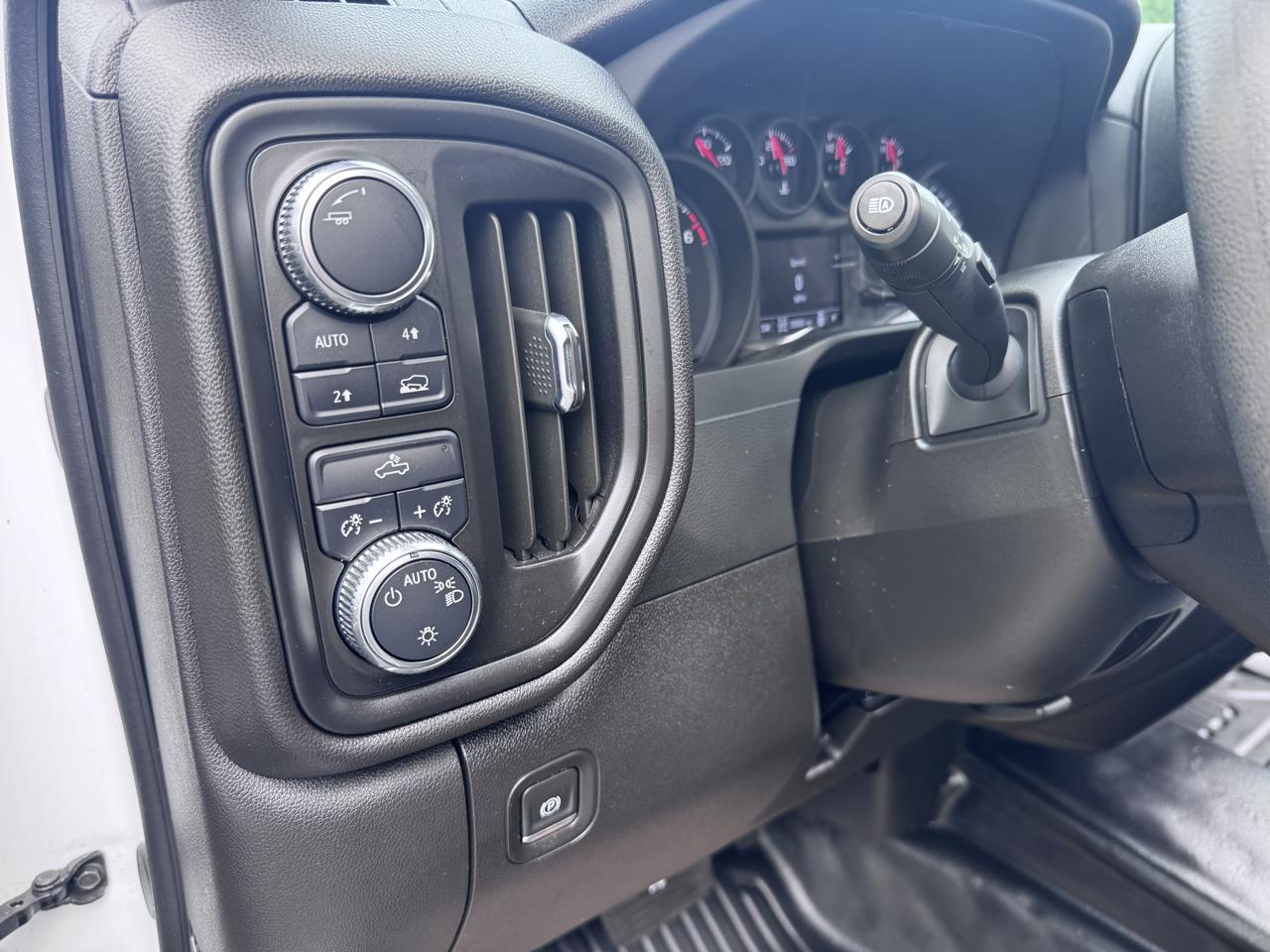 GMC Sierra 1500 4WD Crew Cab 147" Pro 2024