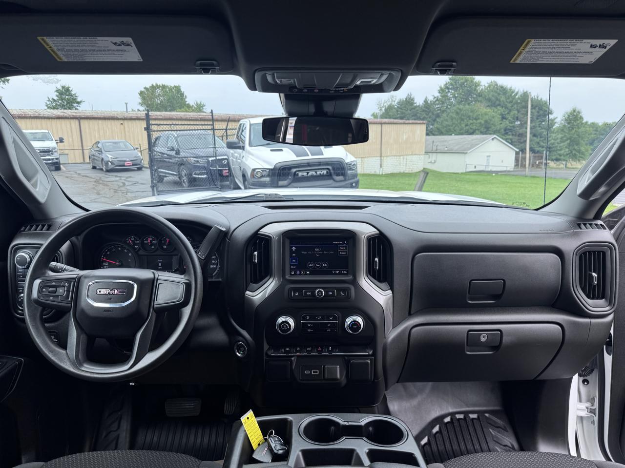 GMC Sierra 1500 4WD Crew Cab 147" Pro 2024