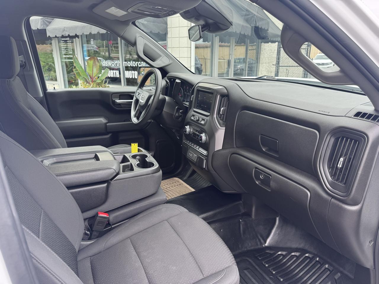 GMC Sierra 1500 4WD Crew Cab 147" Pro 2024