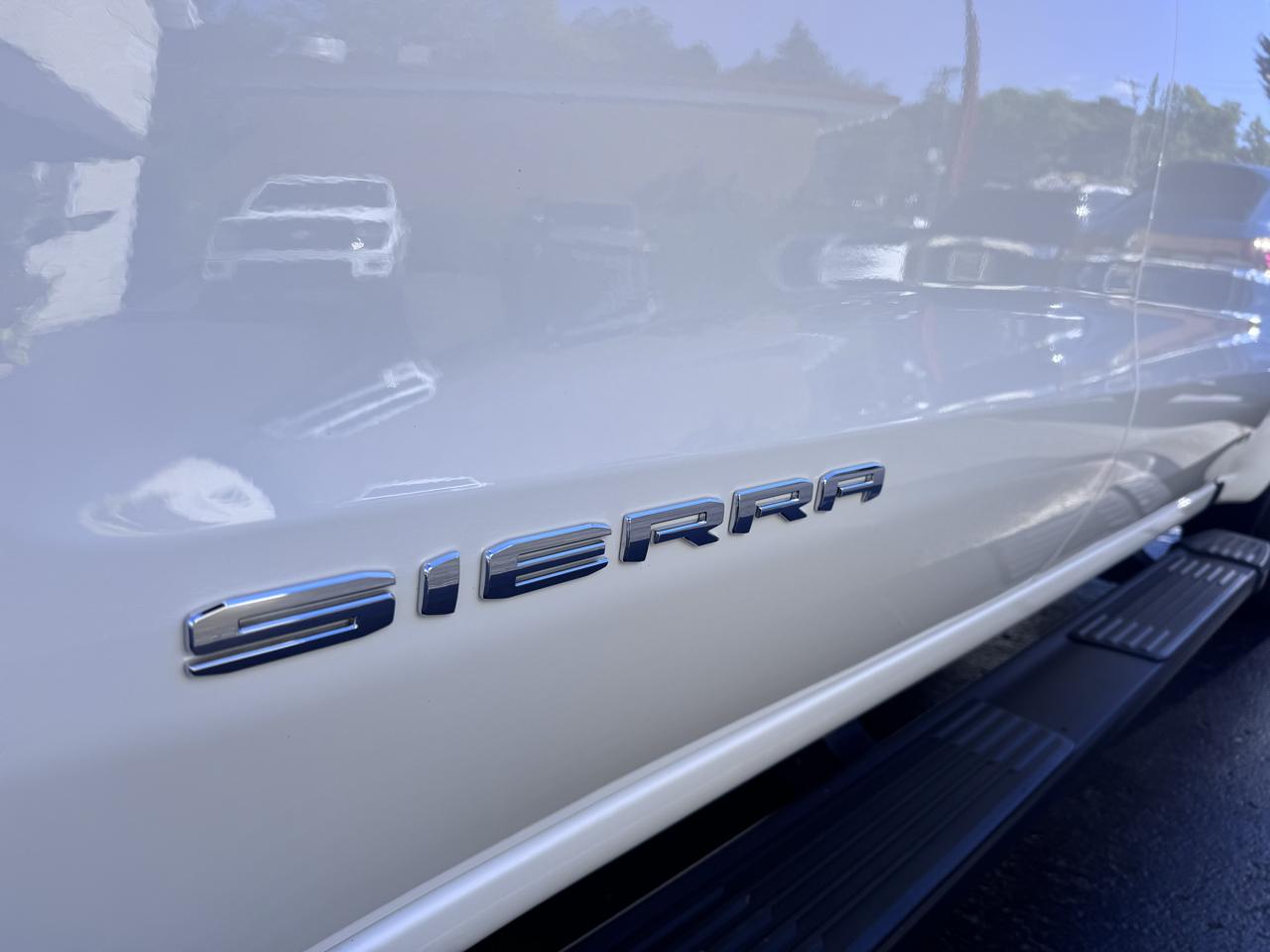 GMC Sierra 1500 4WD Crew Cab 147" Pro 2024