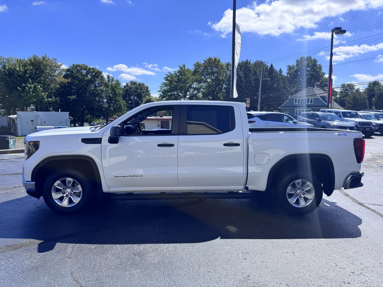 GMC Sierra 1500 4WD Crew Cab 147" Pro 2024