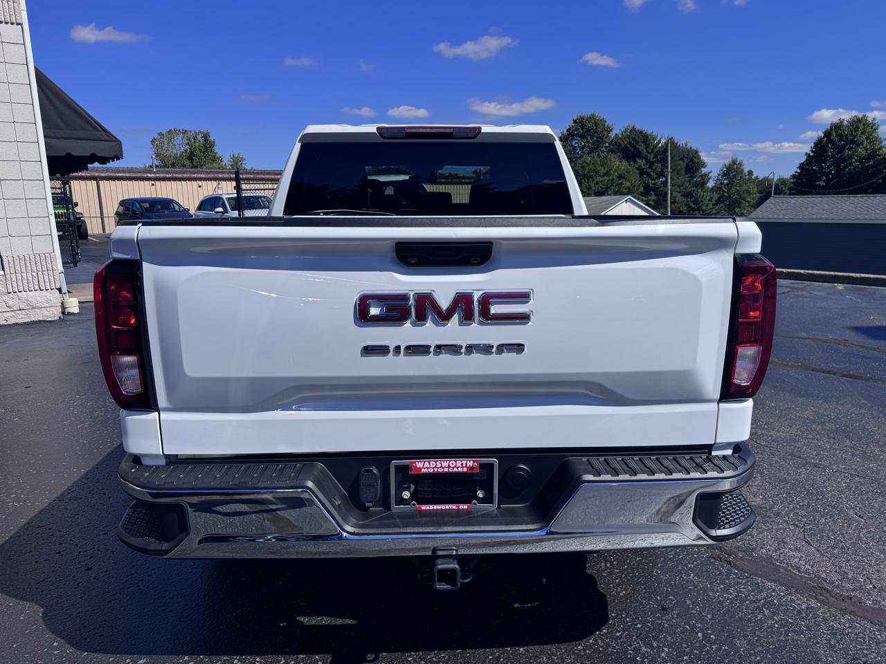 GMC Sierra 1500 4WD Crew Cab 147" Pro 2024