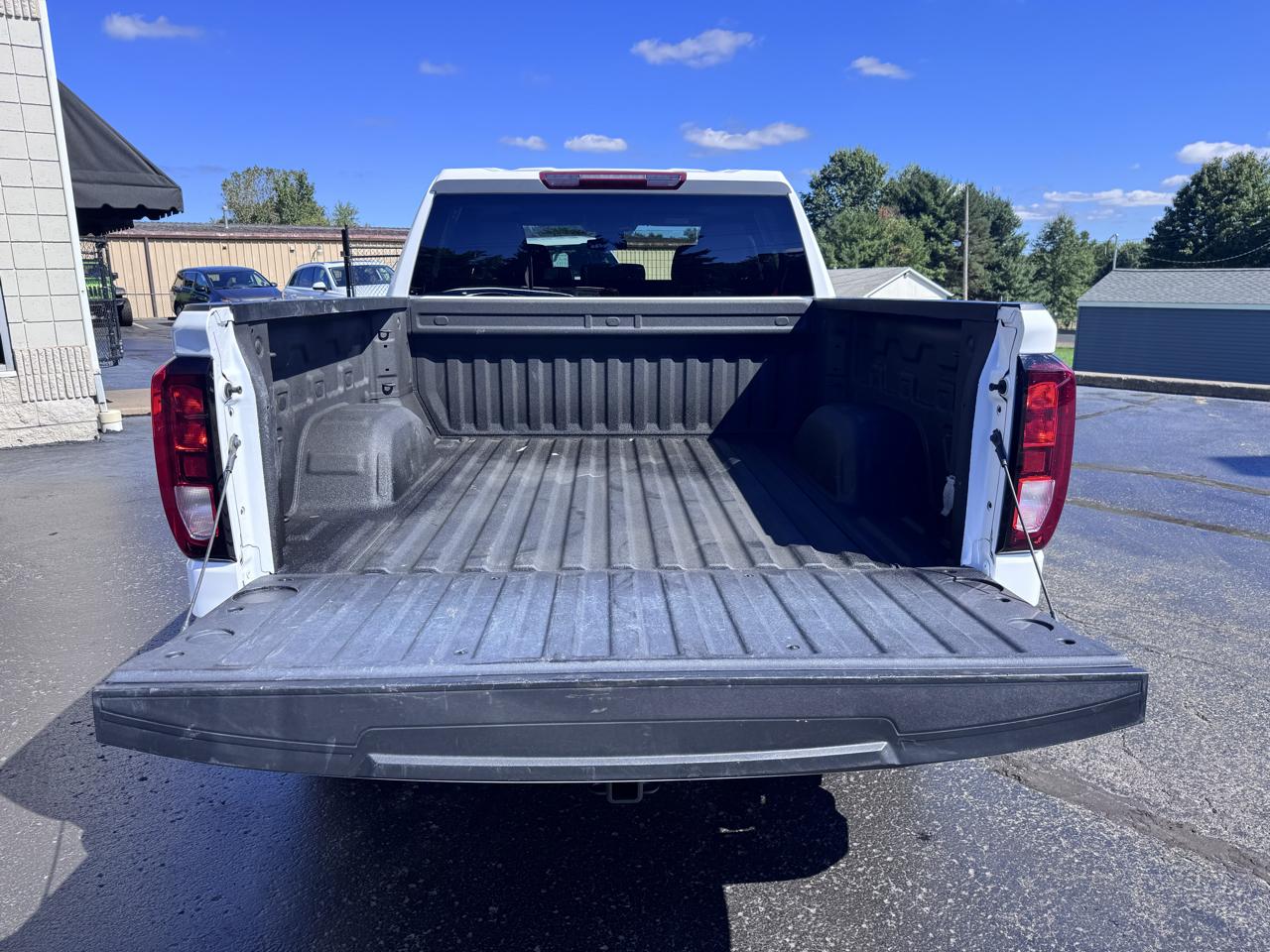 GMC Sierra 1500 4WD Crew Cab 147" Pro 2024