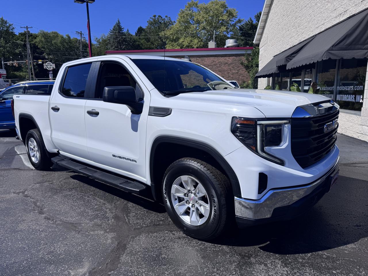 GMC Sierra 1500 4WD Crew Cab 147" Pro 2024