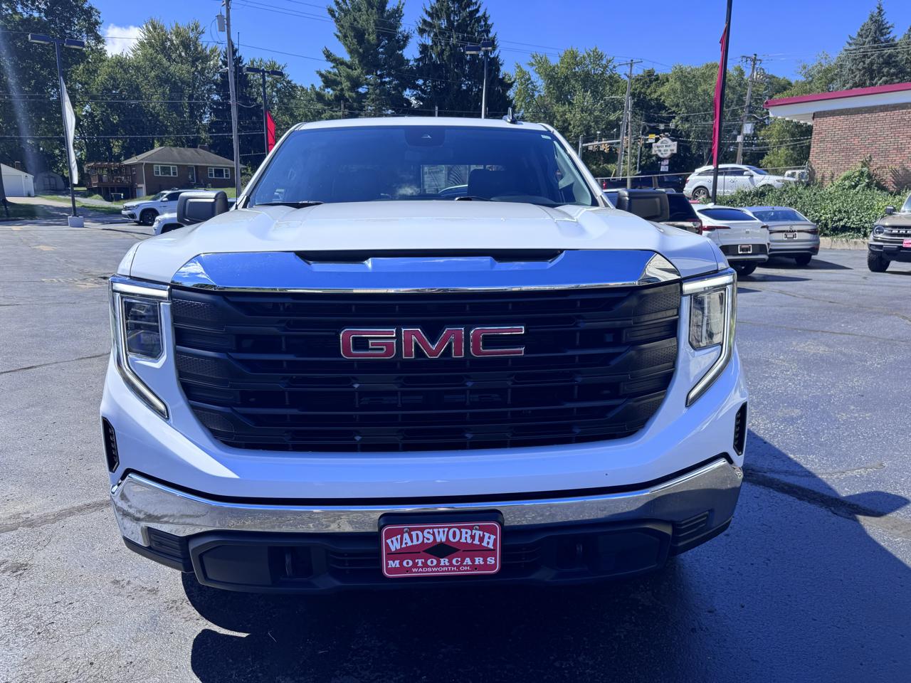 GMC Sierra 1500 4WD Crew Cab 147" Pro 2024