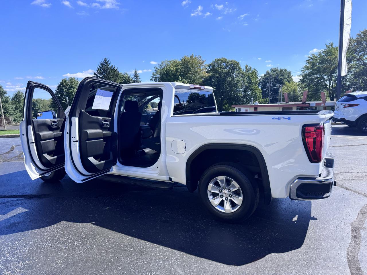 GMC Sierra 1500 4WD Crew Cab 147" Pro 2024
