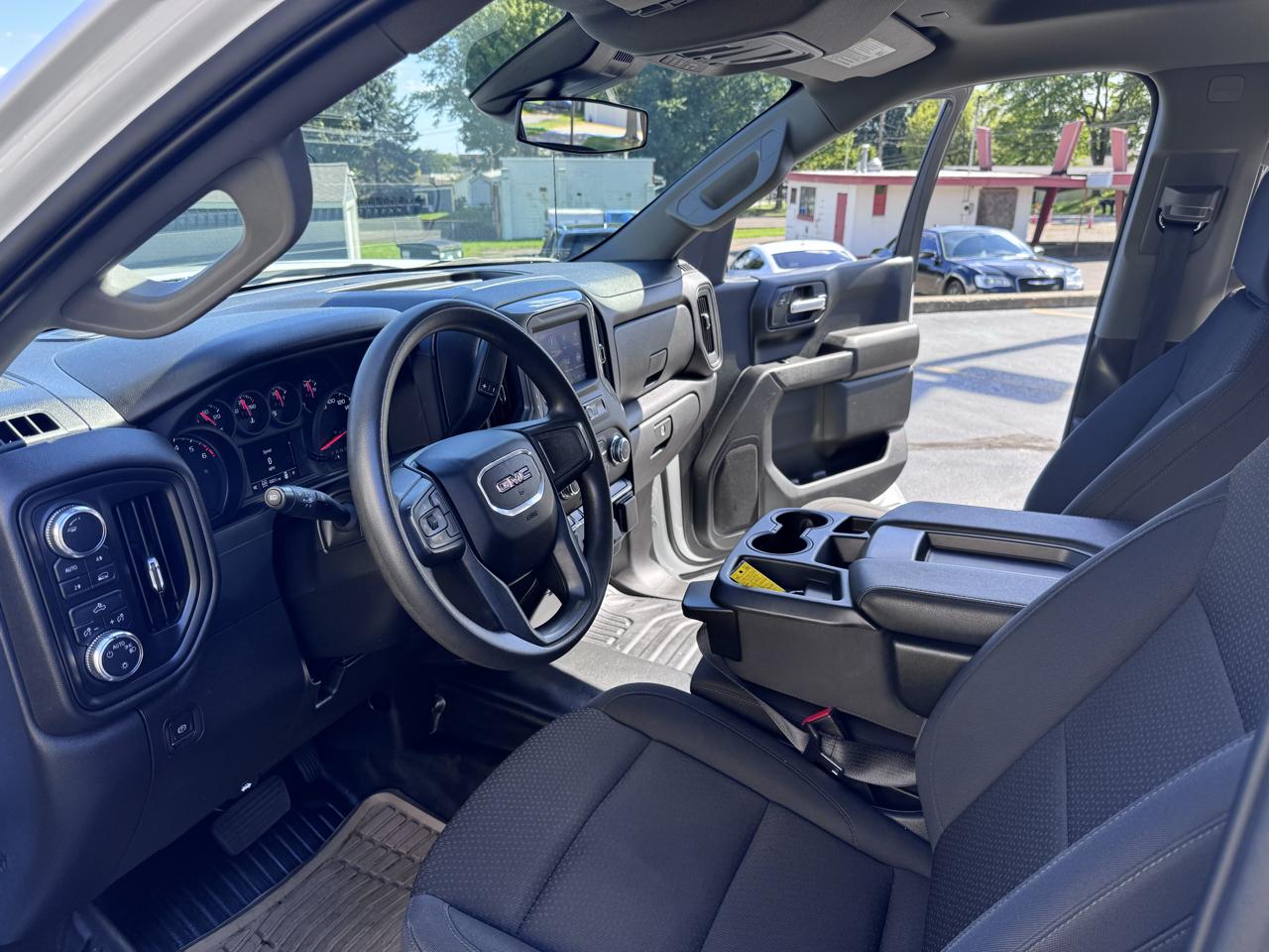 GMC Sierra 1500 4WD Crew Cab 147" Pro 2024