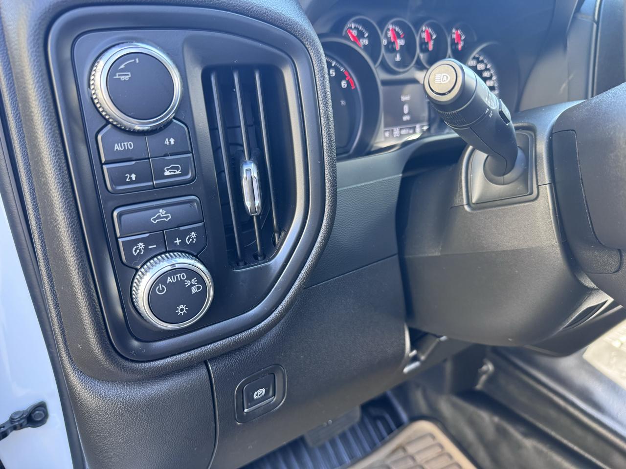 GMC Sierra 1500 4WD Crew Cab 147" Pro 2024
