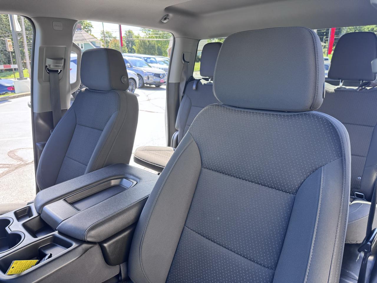GMC Sierra 1500 4WD Crew Cab 147" Pro 2024