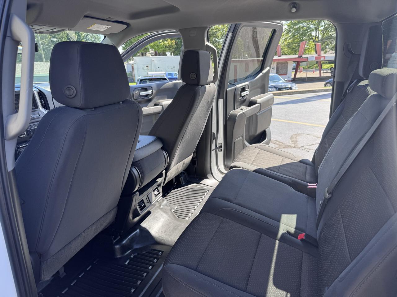 GMC Sierra 1500 4WD Crew Cab 147" Pro 2024