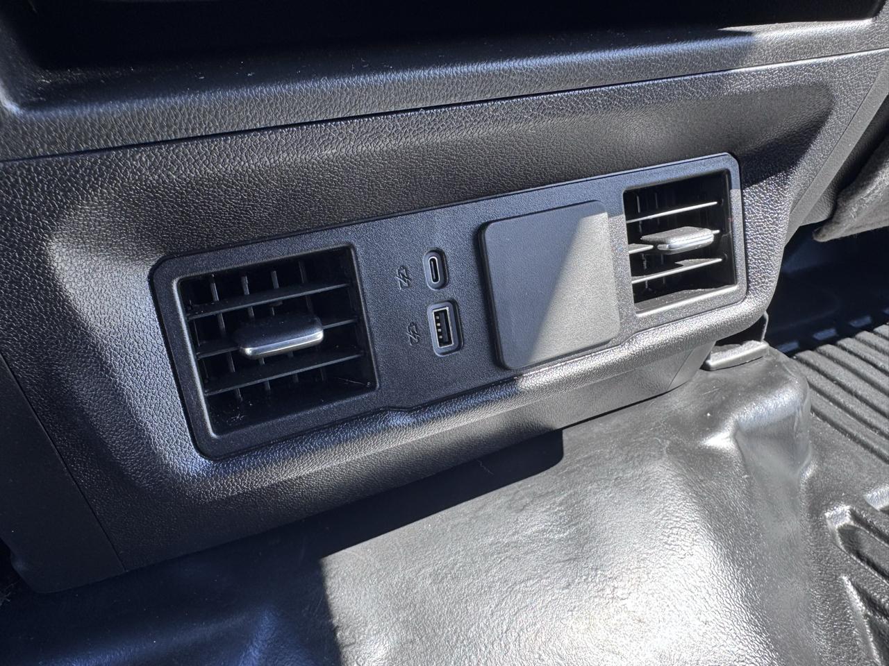 GMC Sierra 1500 4WD Crew Cab 147" Pro 2024
