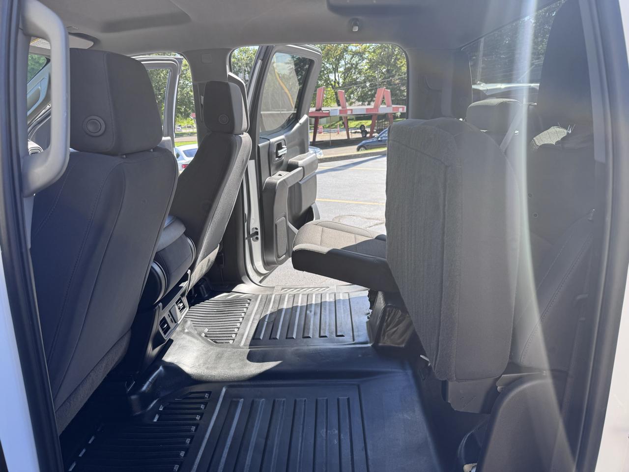 GMC Sierra 1500 4WD Crew Cab 147" Pro 2024