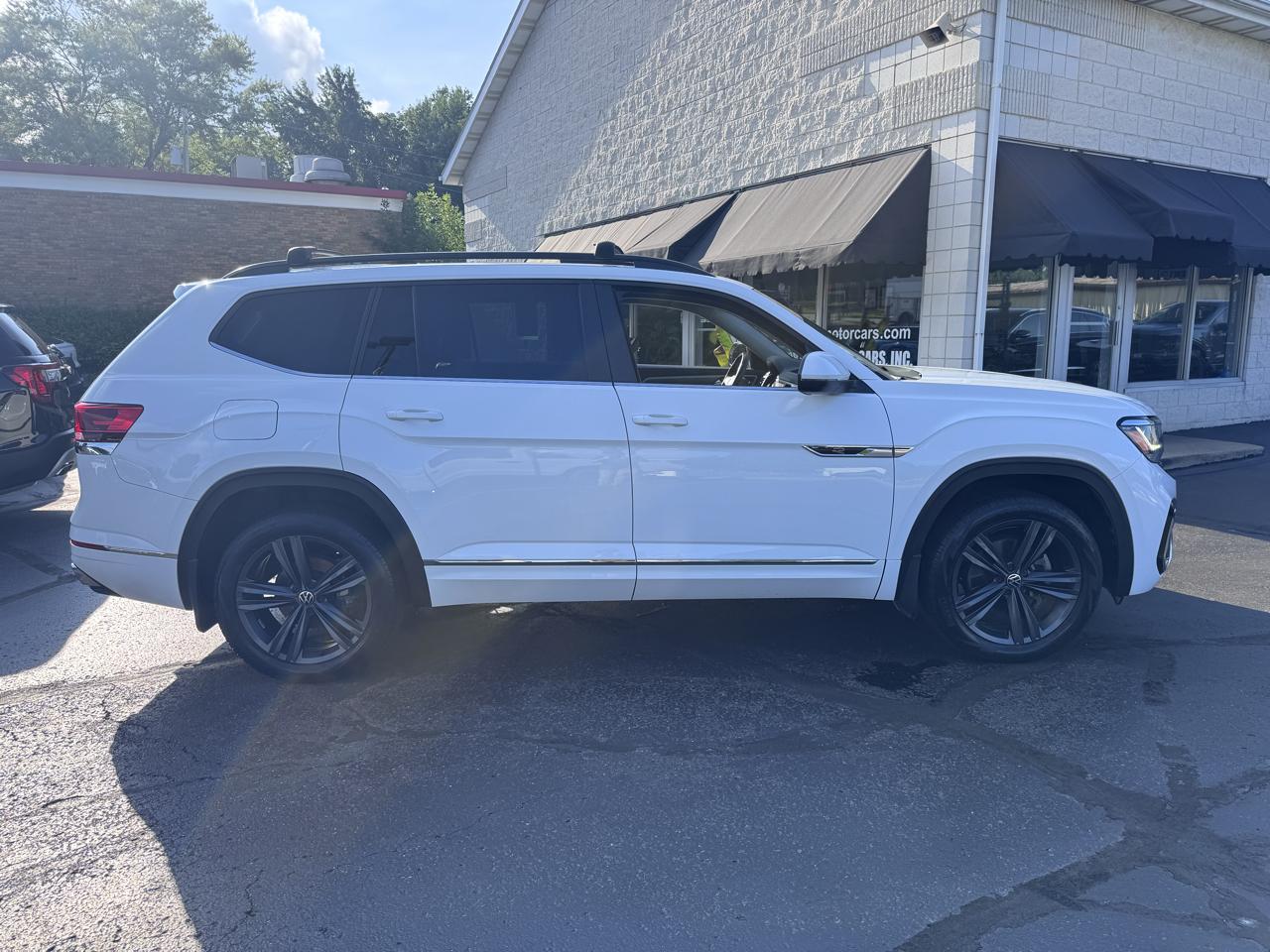 Volkswagen Atlas 2021.5 3.6L V6 SE w/Technology R-Line 4MOTION 2021