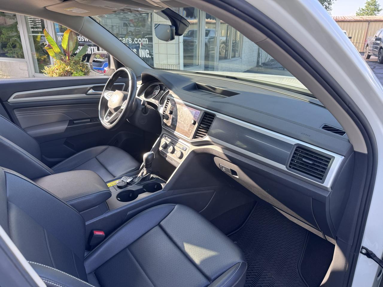 Volkswagen Atlas 2021.5 3.6L V6 SE w/Technology R-Line 4MOTION 2021