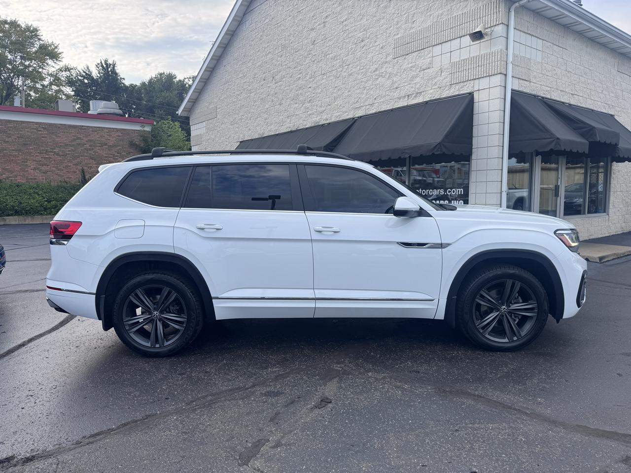 Volkswagen Atlas 2021.5 3.6L V6 SE w/Technology R-Line 4MOTION 2021