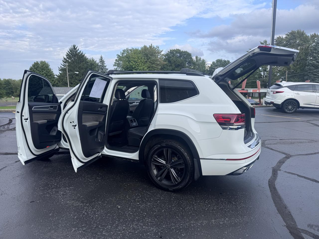 Volkswagen Atlas 2021.5 3.6L V6 SE w/Technology R-Line 4MOTION 2021