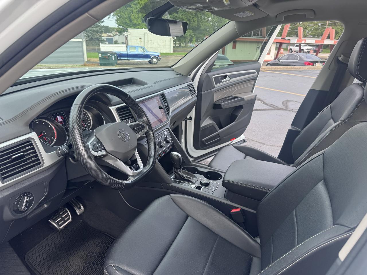 Volkswagen Atlas 2021.5 3.6L V6 SE w/Technology R-Line 4MOTION 2021