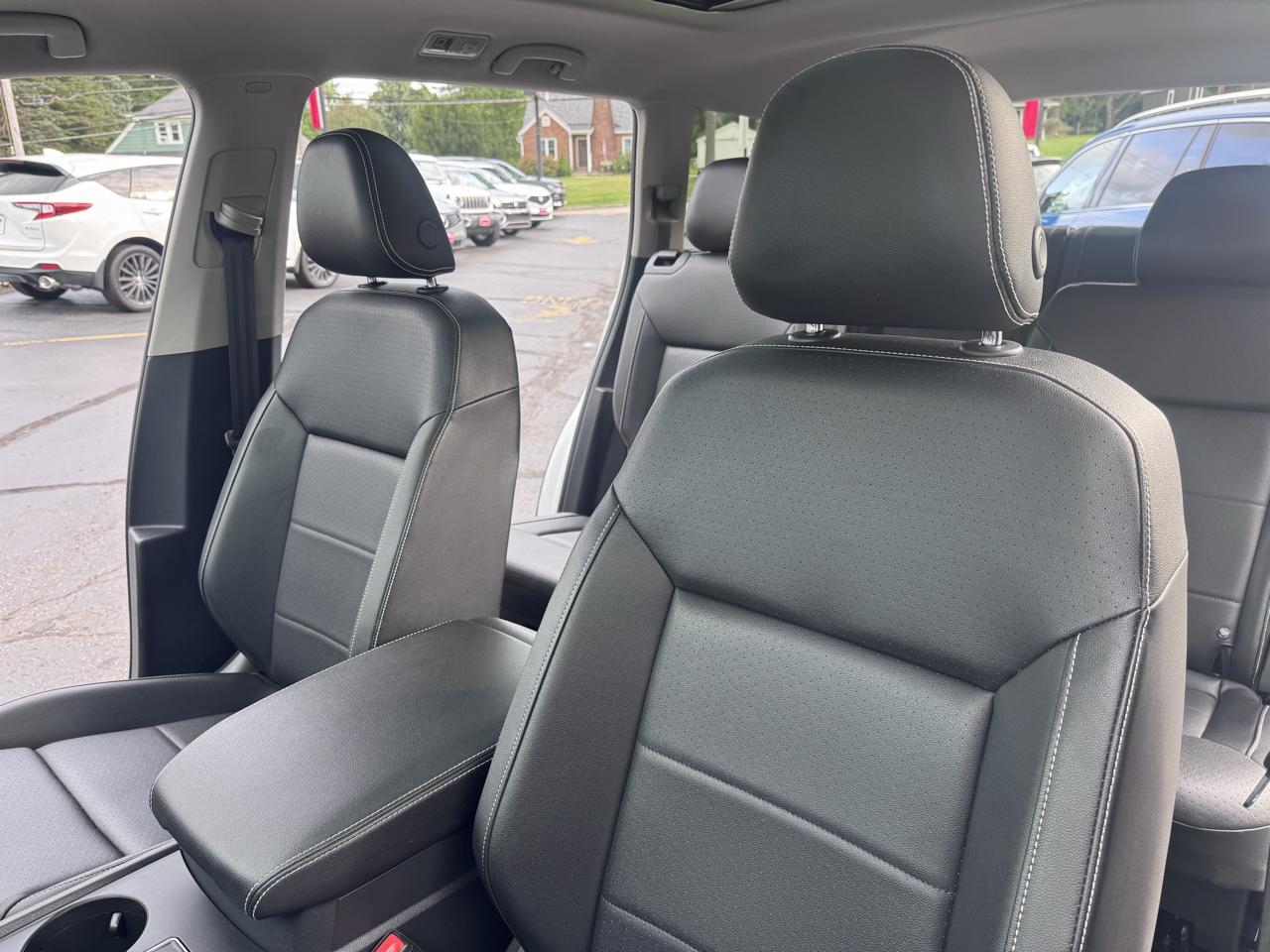 Volkswagen Atlas 2021.5 3.6L V6 SE w/Technology R-Line 4MOTION 2021