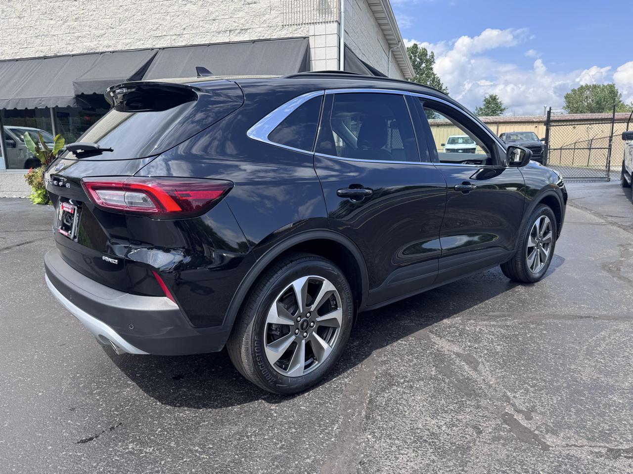 Ford Escape Platinum AWD 2025