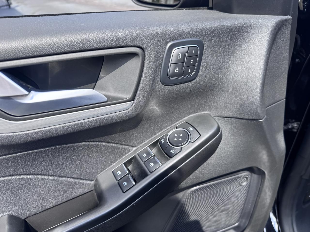 Ford Escape Platinum AWD 2025