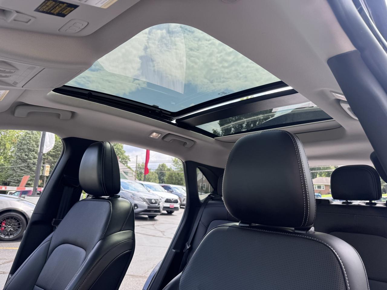 Ford Escape Platinum AWD 2025