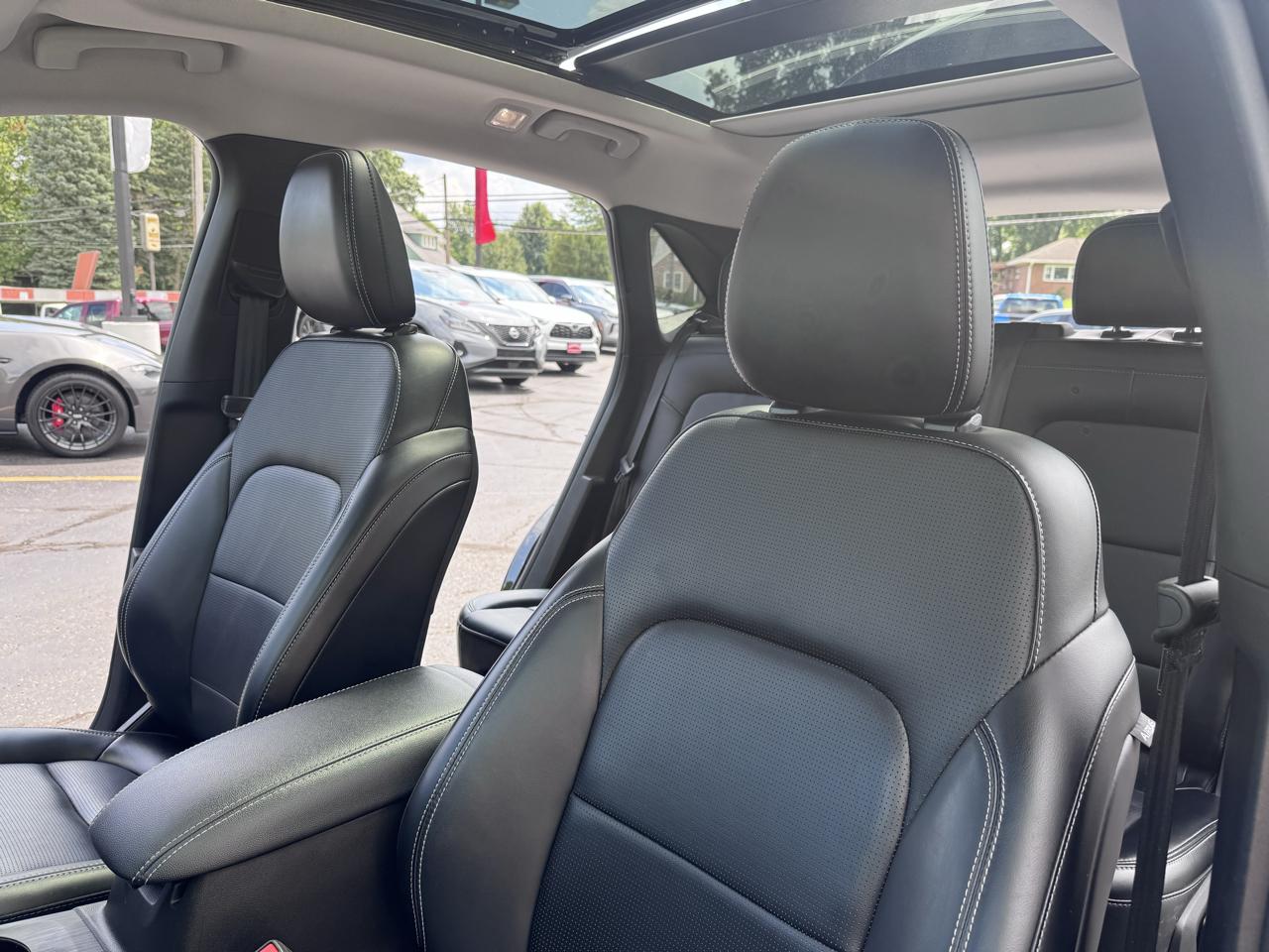 Ford Escape Platinum AWD 2025