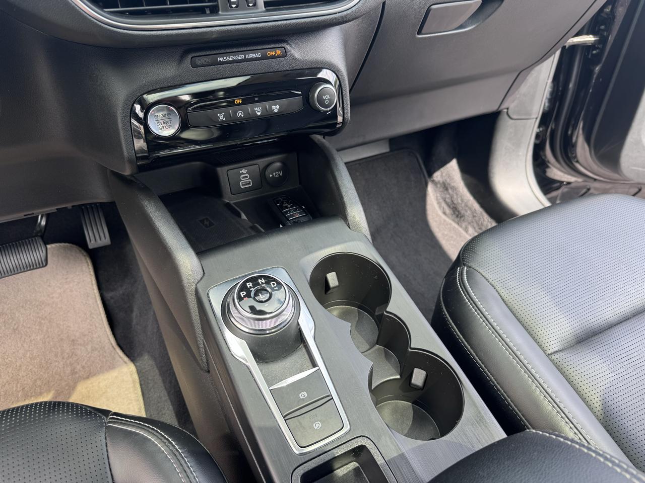 Ford Escape Platinum AWD 2025
