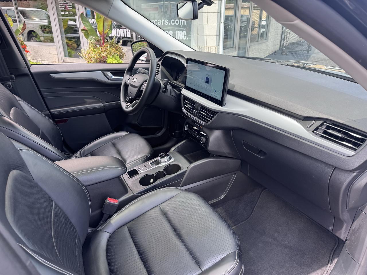 Ford Escape Platinum AWD 2025