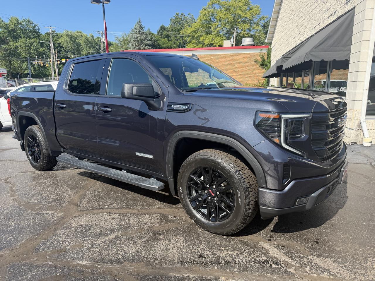 GMC Sierra 1500 4WD Crew Cab 147" Elevation 2025