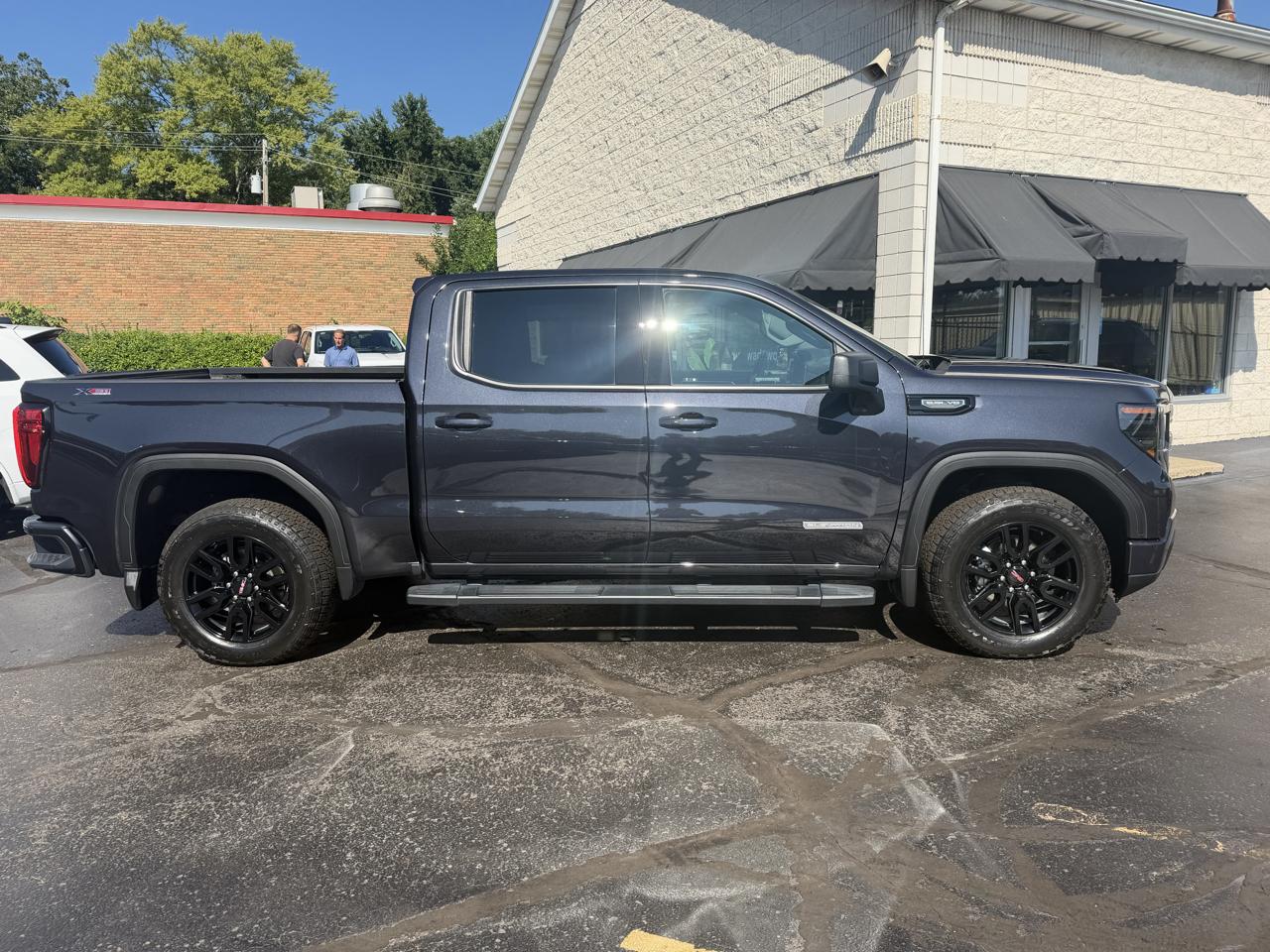 GMC Sierra 1500 4WD Crew Cab 147" Elevation 2025