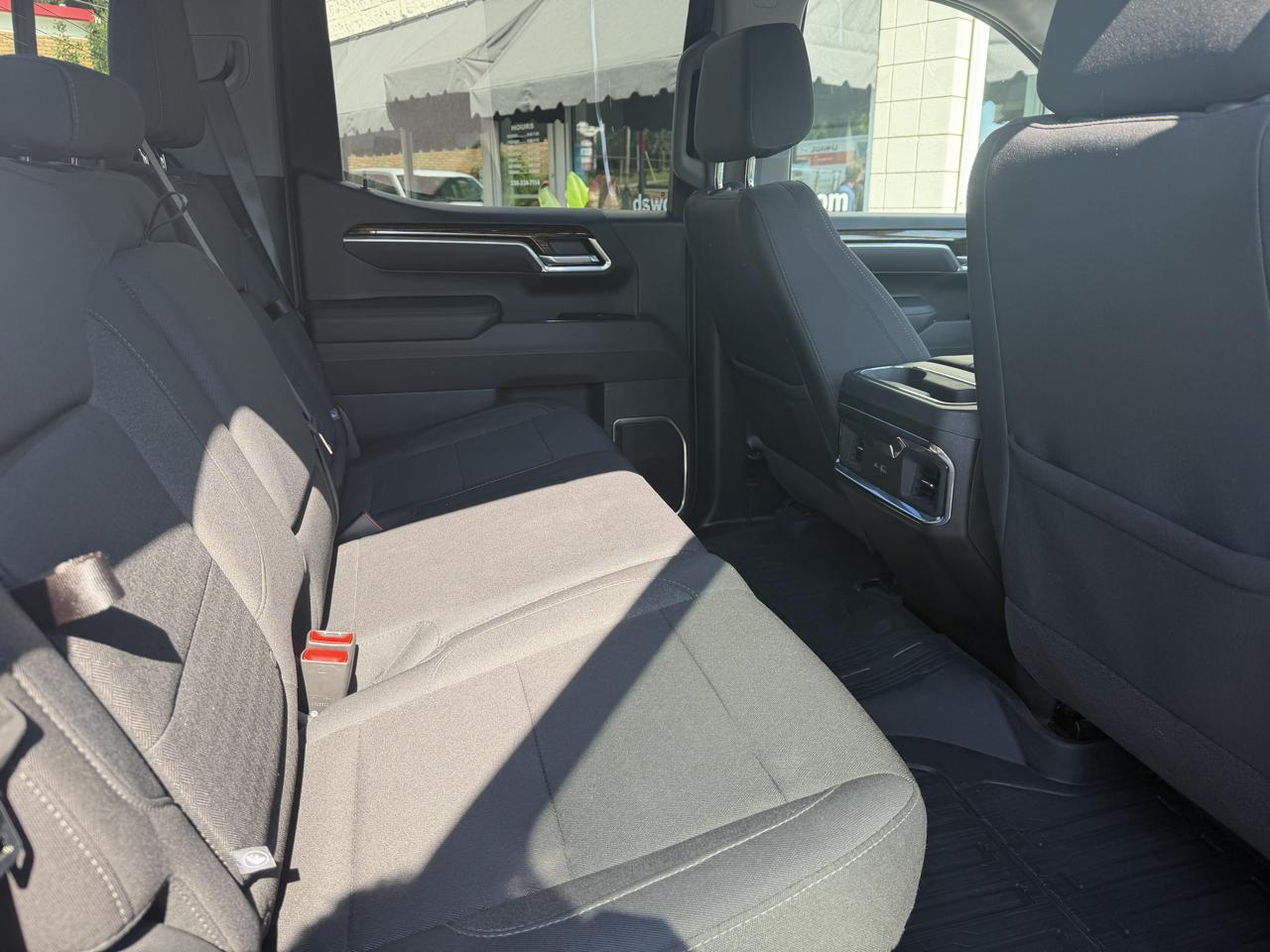 GMC Sierra 1500 4WD Crew Cab 147" Elevation 2025