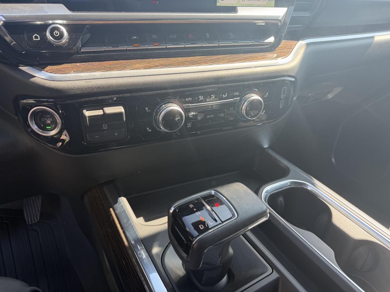 GMC Sierra 1500 4WD Crew Cab 147" Elevation 2025