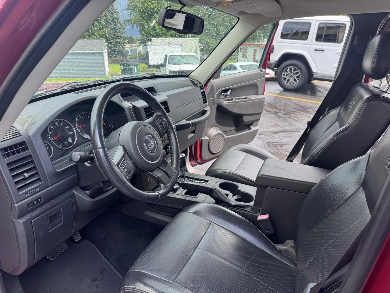 Jeep Liberty 4WD 4dr Sport Latitude 2012