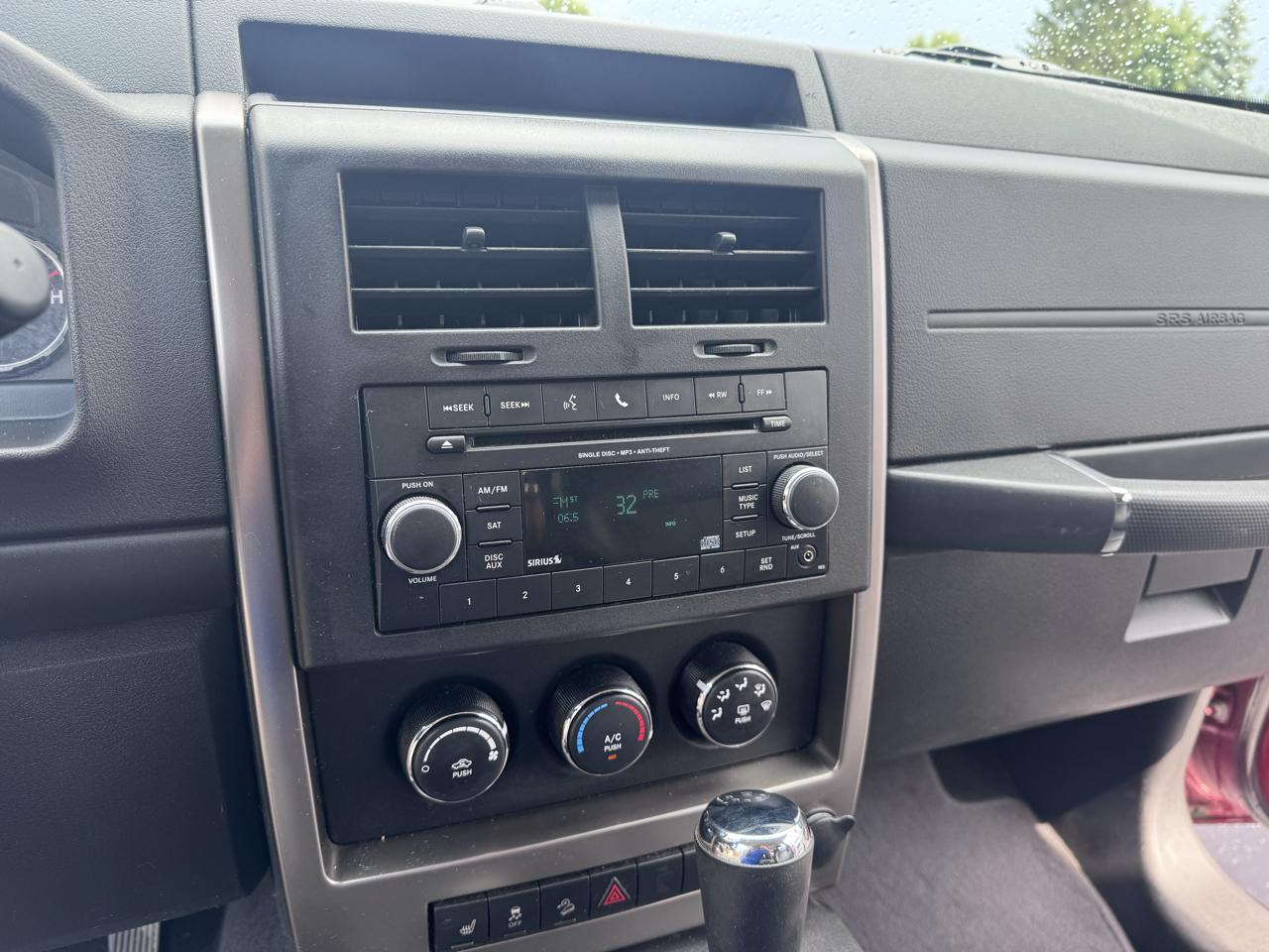 Jeep Liberty 4WD 4dr Sport Latitude 2012