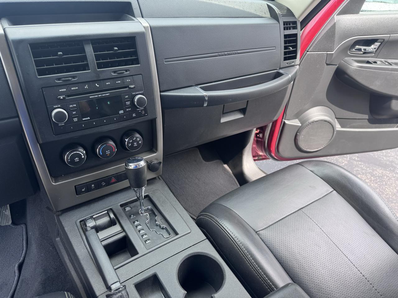 Jeep Liberty 4WD 4dr Sport Latitude 2012