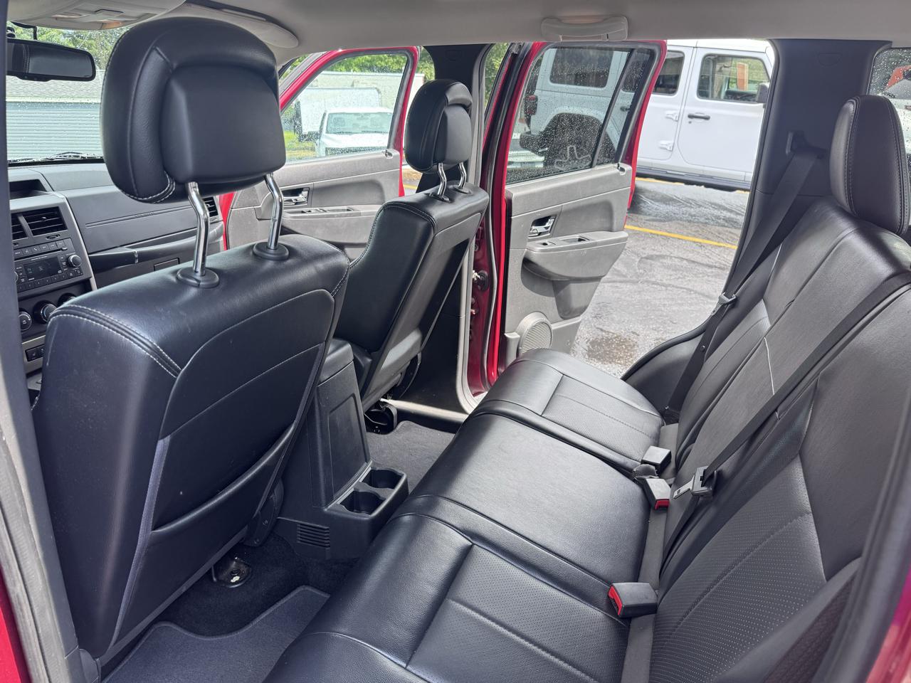 Jeep Liberty 4WD 4dr Sport Latitude 2012