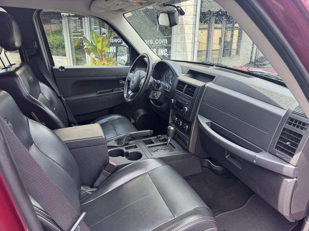 Jeep Liberty 4WD 4dr Sport Latitude 2012