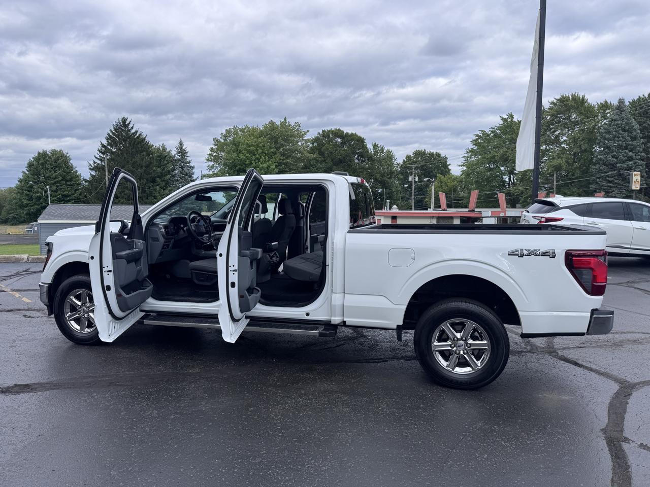 Ford F-150 XLT 4WD SuperCrew 6.5' Box 2024