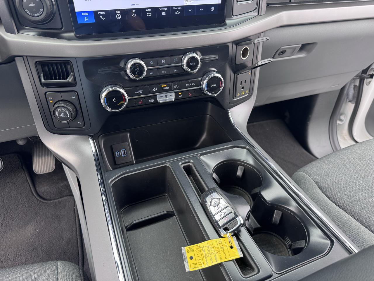Ford F-150 XLT 4WD SuperCrew 6.5' Box 2024