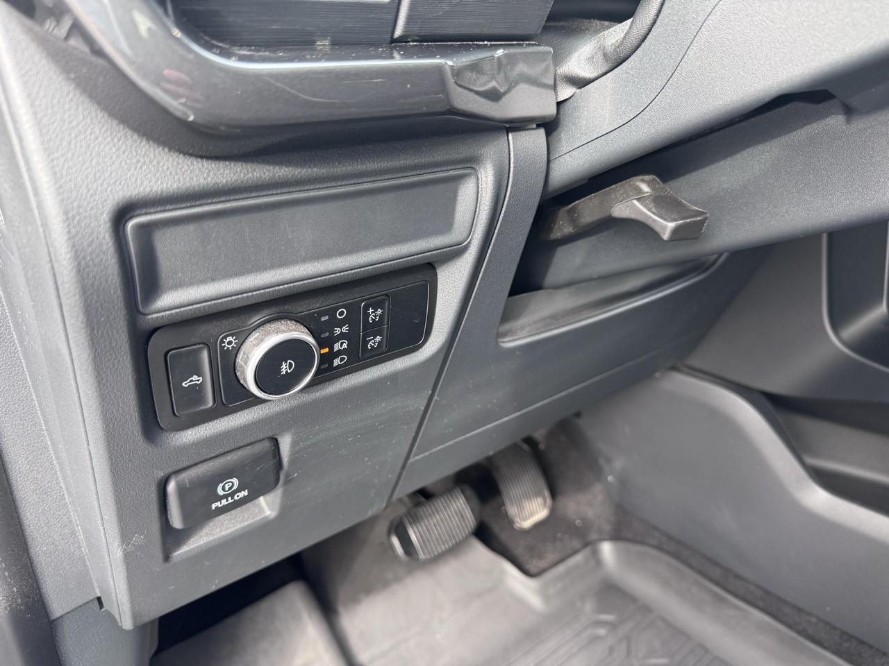 Ford F-150 STX SuperCrew 4WD 2024