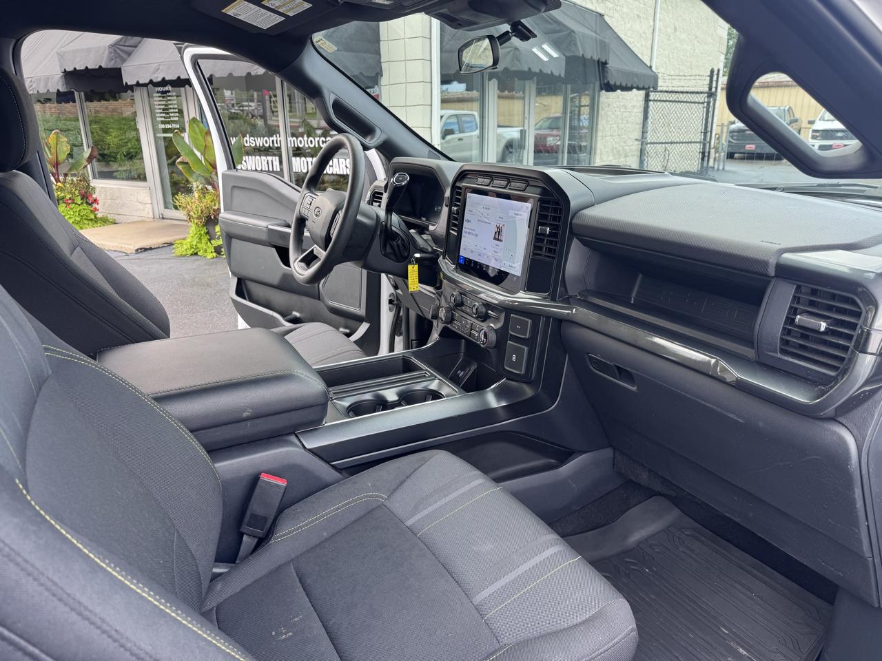 Ford F-150 STX SuperCrew 4WD 2024