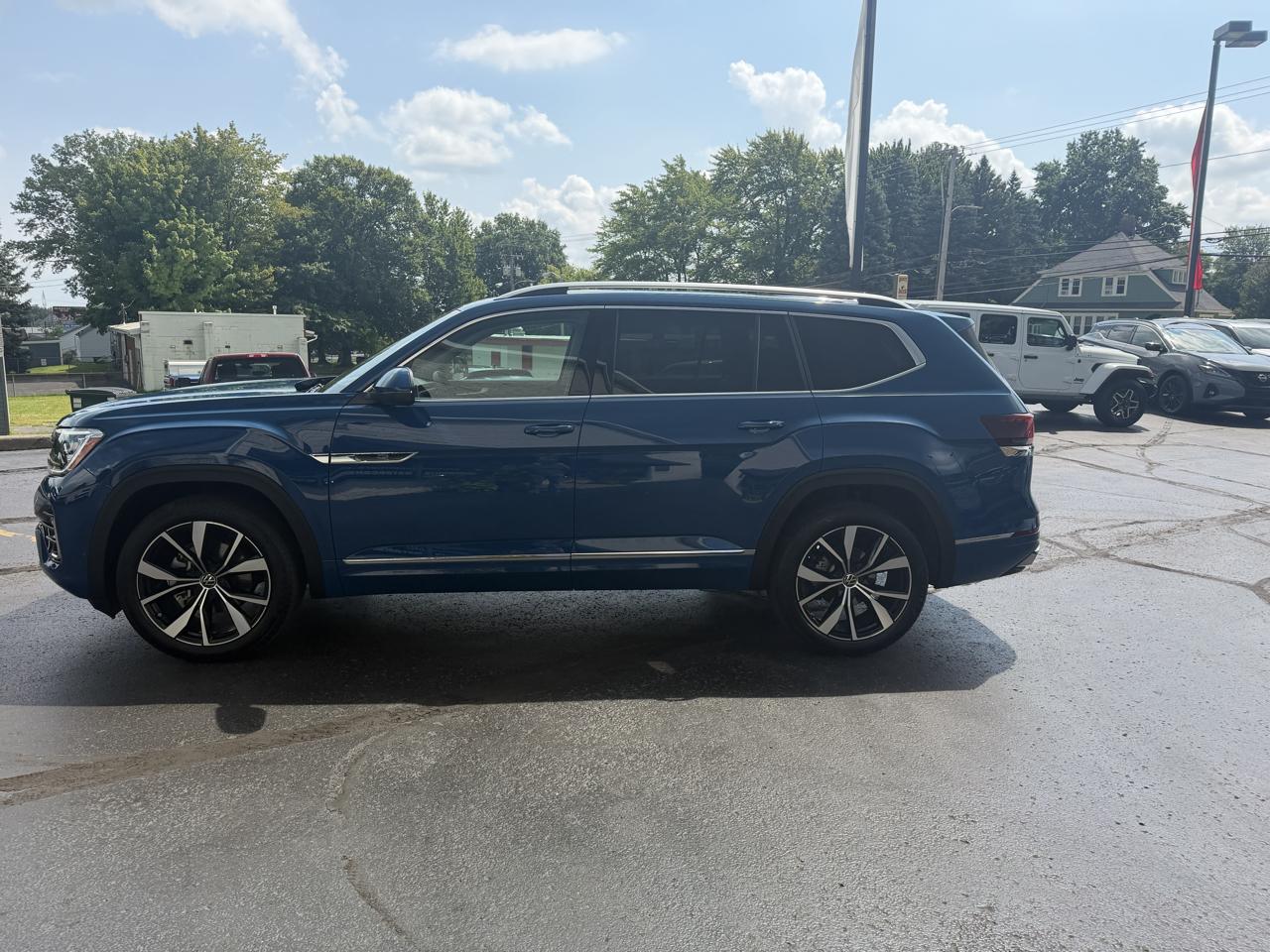 Volkswagen Atlas 2.0T SEL Premium R-Line 4MOTION 2026