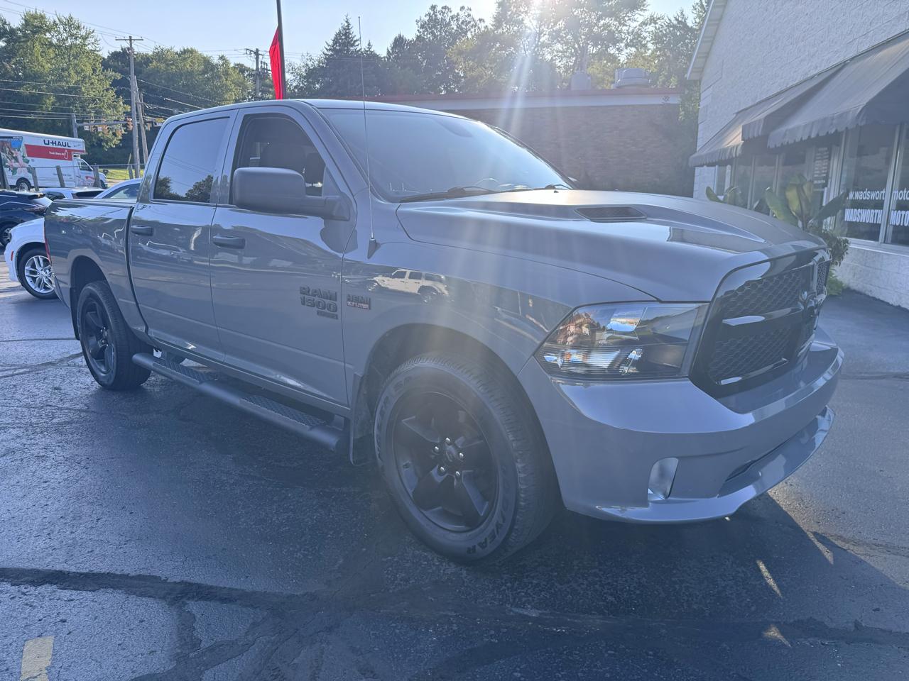 RAM 1500 Classic Express 4x4 Crew Cab 5'7" Box 2022