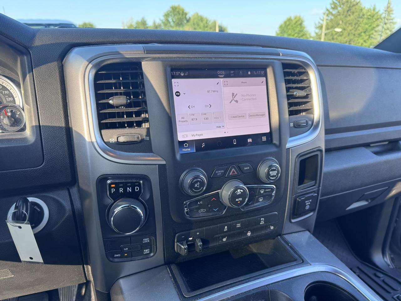 RAM 1500 Classic Express 4x4 Crew Cab 5'7" Box 2022