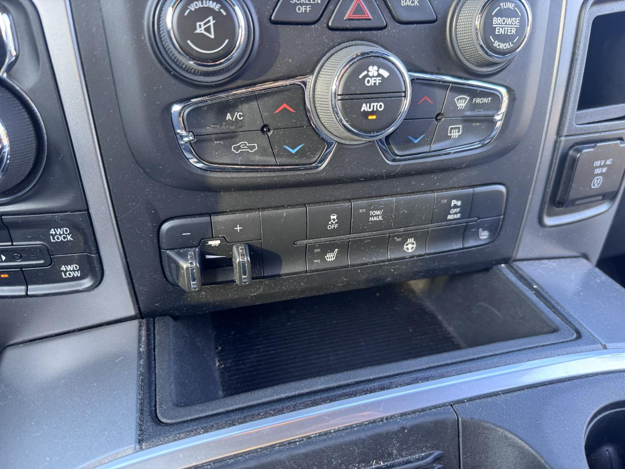RAM 1500 Classic Express 4x4 Crew Cab 5'7" Box 2022