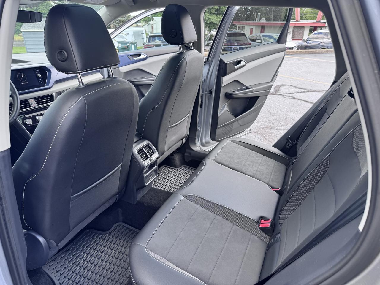 Volkswagen Taos SE FWD 2023